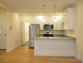 877 Beacon St, Unit 2 in Boston, MA - Building Photo