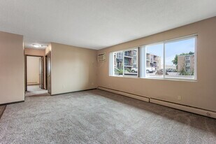 Wexford Commons Apartments in Minneapolis, MN - Building Photo