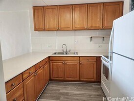 1320 Alexander St in Honolulu, HI - Building Photo