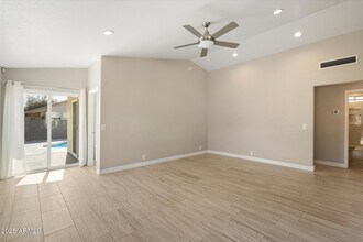 8835 W Michelle Dr in Peoria, AZ - Building Photo - Building Photo