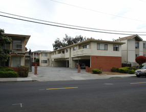 745 Elm St in San Carlos, CA - Foto de edificio - Building Photo