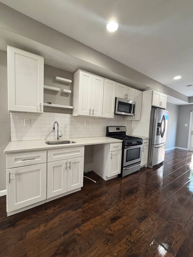property at 2113 E Cambria St