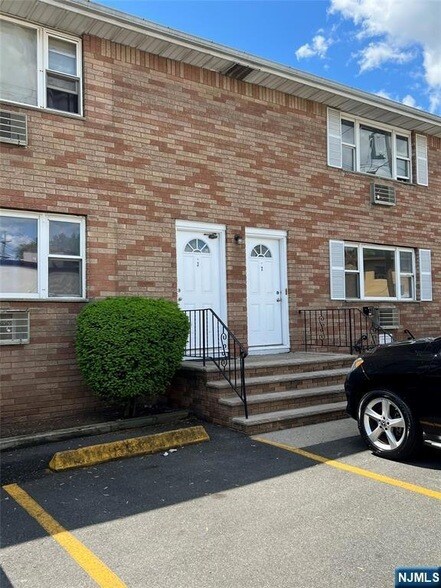86 Contant Ave, Unit 2a in Lodi, NJ - Building Photo
