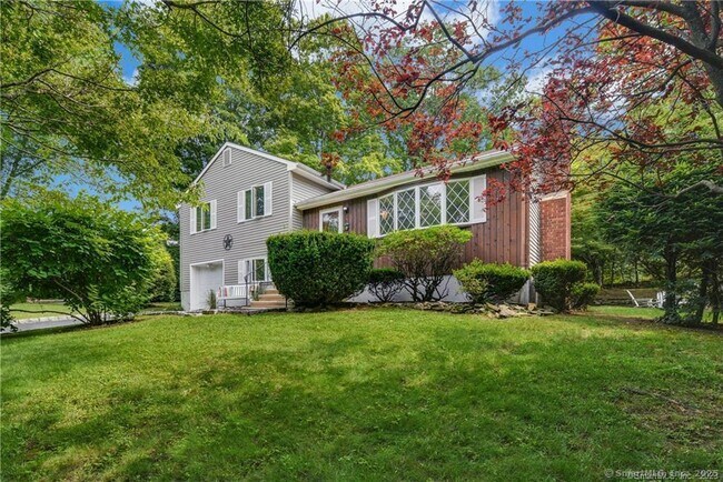 25 Styles Ln in Norwalk, CT - Building Photo - Building Photo