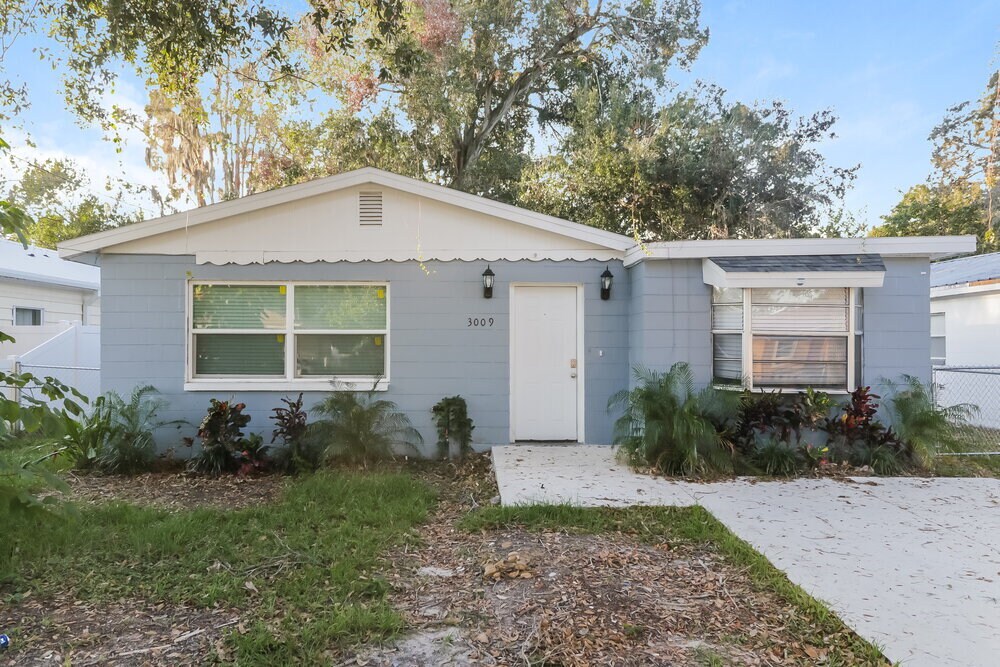 3009 E Caracas St in Tampa, FL - Building Photo