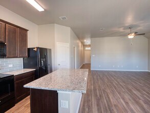1368 Kingsgate Dr in Bryan, TX - Building Photo - Building Photo