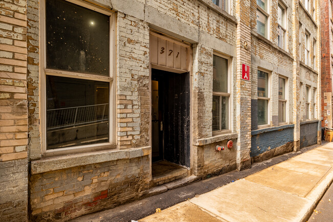 371 Dowd Rue in Montréal, QC - Building Photo - Building Photo