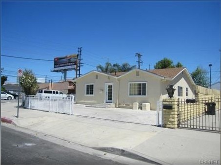 6360 Peach Ave in Van Nuys, CA - Building Photo