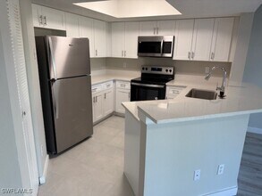 1382 Wildwood Lakes Blvd in Naples, FL - Foto de edificio - Building Photo