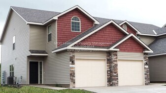 2163 SW Timbertrace Ln in Lee's Summit, MO - Building Photo