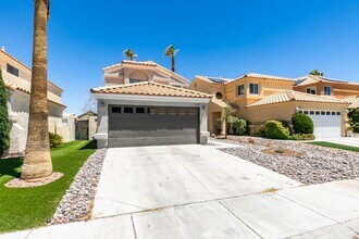 2300 Chapman Hill Dr in Las Vegas, NV - Building Photo - Building Photo