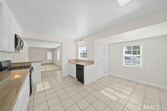 465 Santa Ana Ave-Unit -1/2 in Newport Beach, CA - Building Photo - Building Photo