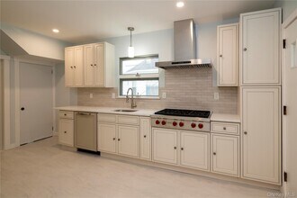 61 Halcyon Terrace in New Rochelle, NY - Building Photo - Building Photo