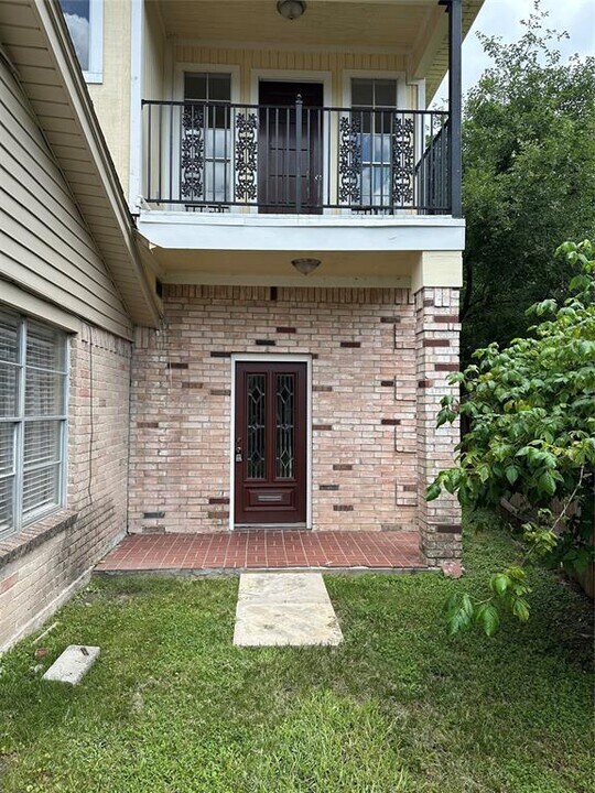9619 Camrose Ct in Houston, TX - Building Photo
