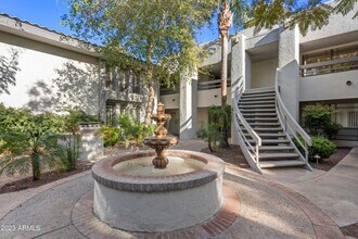 5223 N 24th St-Unit -204 in Phoenix, AZ - Foto de edificio - Building Photo