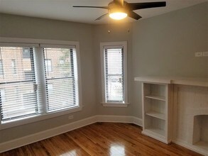 4627 N Ashland Ave-Unit -2E in Chicago, IL - Foto de edificio - Building Photo