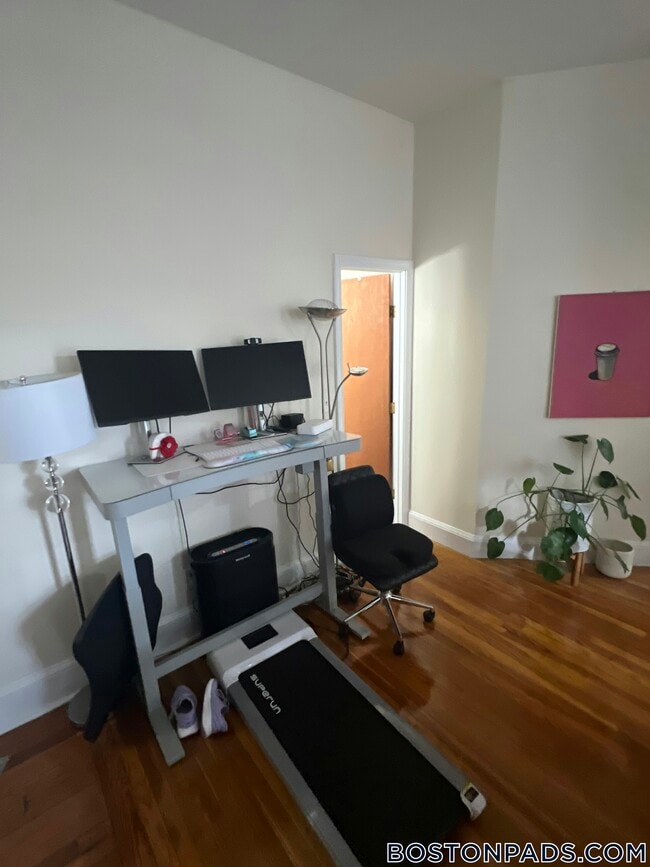 1315 Commonwealth Ave, Unit 105 in Boston, MA - Building Photo - Building Photo