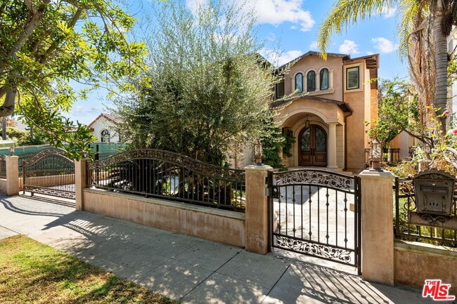 2023 Parnell Ave in Los Angeles, CA - Building Photo - Building Photo