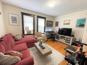 36 Linden Ave, Unit 2 in Somerville, MA - Foto de edificio - Building Photo