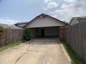2135 Goodrich Dr in Moore, OK - Building Photo - Building Photo