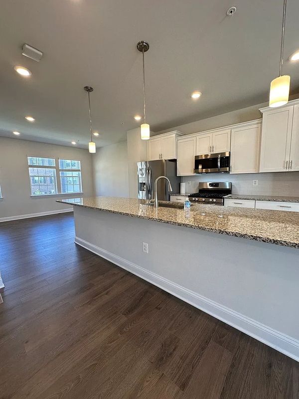 7585 Marston Way in Elkridge, MD - Foto de edificio - Building Photo