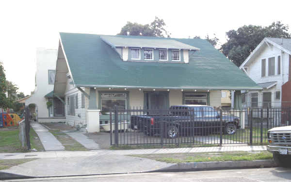1046-1048 3/4 W 39th Pl in Los Angeles, CA - Foto de edificio
