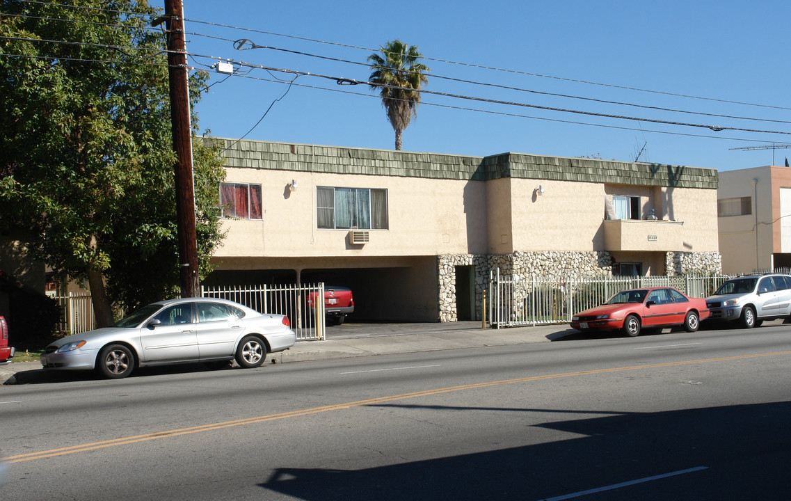 14835 Vanowen St in Van Nuys, CA - Building Photo