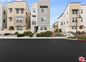 713 Daniel Freeman Cir in Inglewood, CA - Building Photo - Building Photo