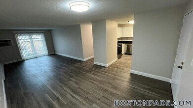 799 Farm Rd in Marlborough, MA - Building Photo - Building Photo
