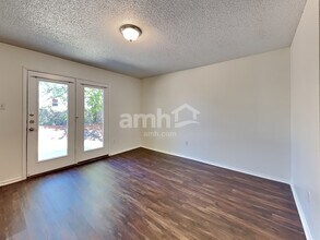 10136 High Eagle Trail in Fort Worth, TX - Foto de edificio - Building Photo