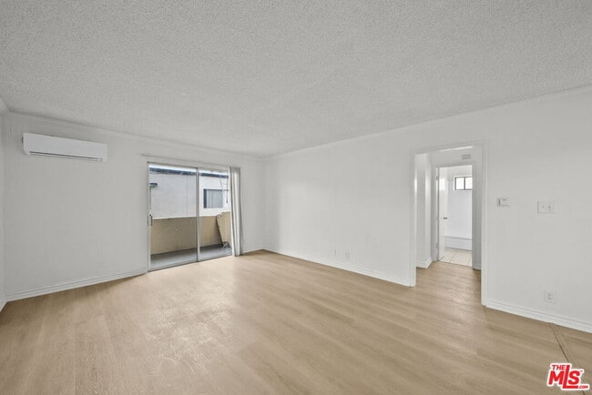 8371 Northgate Ave in Los Angeles, CA - Building Photo - Building Photo