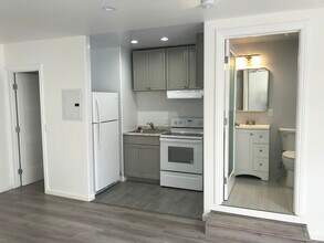 12418 Oxnard St, Unit ADU in Los Angeles, CA - Foto de edificio - Building Photo