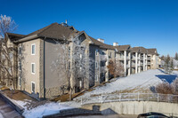 6700-6898 Pinecliff Grov NE in Calgary, AB - Building Photo - Building Photo