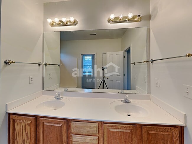 4134 Vance Rd N in Huntersville, NC - Foto de edificio - Building Photo