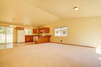 404 Sycamore Rd in Coupeville, WA - Building Photo - Building Photo