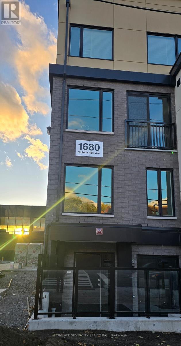 1680 Victoria Park Ave in Toronto, ON - Building Photo - Building Photo