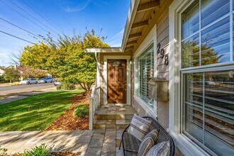298 S Hartson St in Napa, CA - Building Photo - Building Photo
