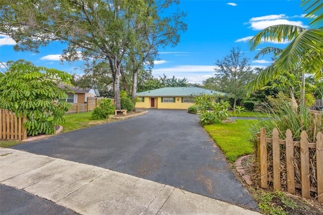 6396 27th St N, Unit Apt. B