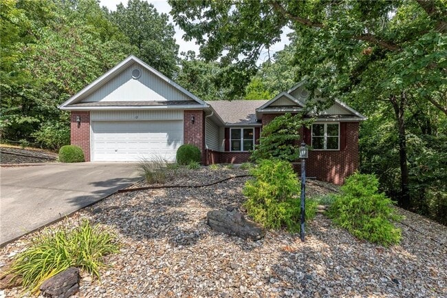 12 Williamsburg Ln E in Bella Vista, AR - Building Photo - Building Photo