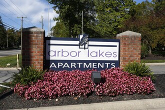 Arbor Lakes Apartments in Fort Wayne, IN - Foto de edificio - Building Photo