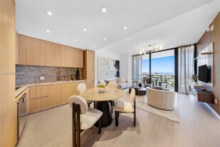 500 Alton Rd in Miami Beach, FL - Building Photo