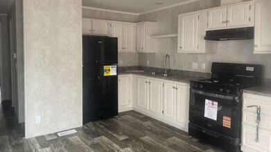 16 Eastview Dr in Bloomfield, IN - Building Photo - Building Photo