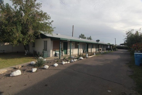 Devonshire Apartments in Phoenix, AZ - Building Photo