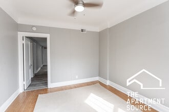 2132 W Iowa St, Unit 1F in Chicago, IL - Foto de edificio - Building Photo