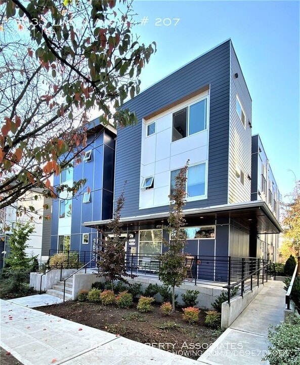 3633 Linden Ave in Seattle, WA - Building Photo