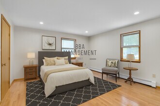 115 Rowe St, Unit 1 in Auburndale, MA - Building Photo - Building Photo