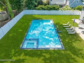 14 Fulton Ave in West Long Branch, NJ - Foto de edificio - Building Photo