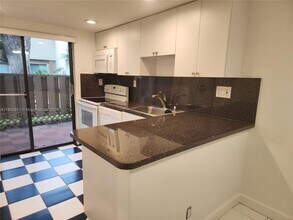 52 Wimbledon Lakes Dr in Plantation, FL - Building Photo - Building Photo