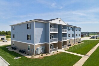 The Legends in Champaign, IL - Building Photo - Building Photo