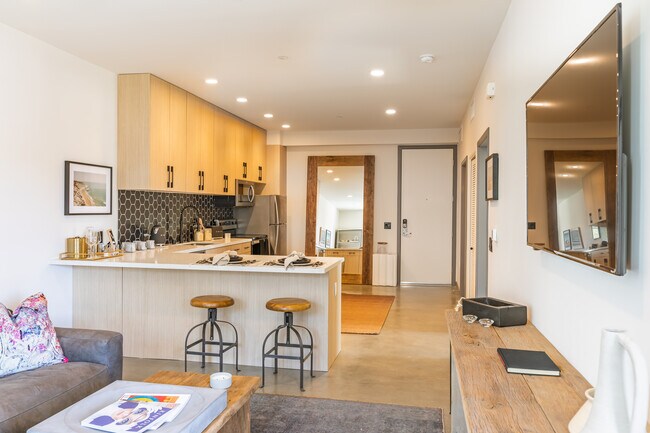 S. Santa Fe Ave (Found Lofts) in Vista, CA - Foto de edificio - Interior Photo